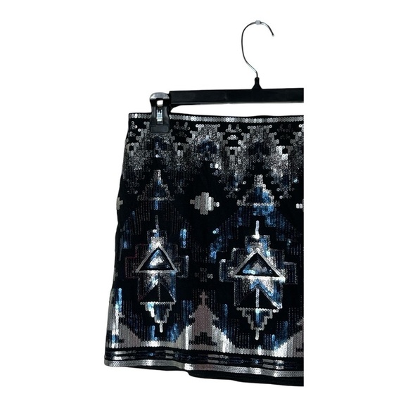 1807. EXPRESS ALL SEQUINS MINI LENGTH SKIRT BLACK/SILVER/BLUE IN COLOR SIZE SM - Picture 4 of 8